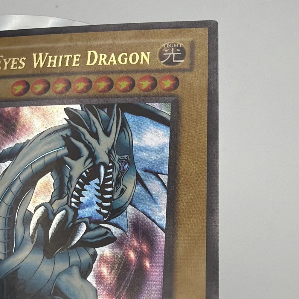 Yugioh Blue-Eyes White Dragon LOB-E001 Ultra Rare